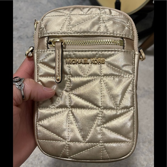 NWOT Michael Kors Winnie Medium Quilted Phone Crossbody Bag In Metallic Gold - Picture 3 of 12